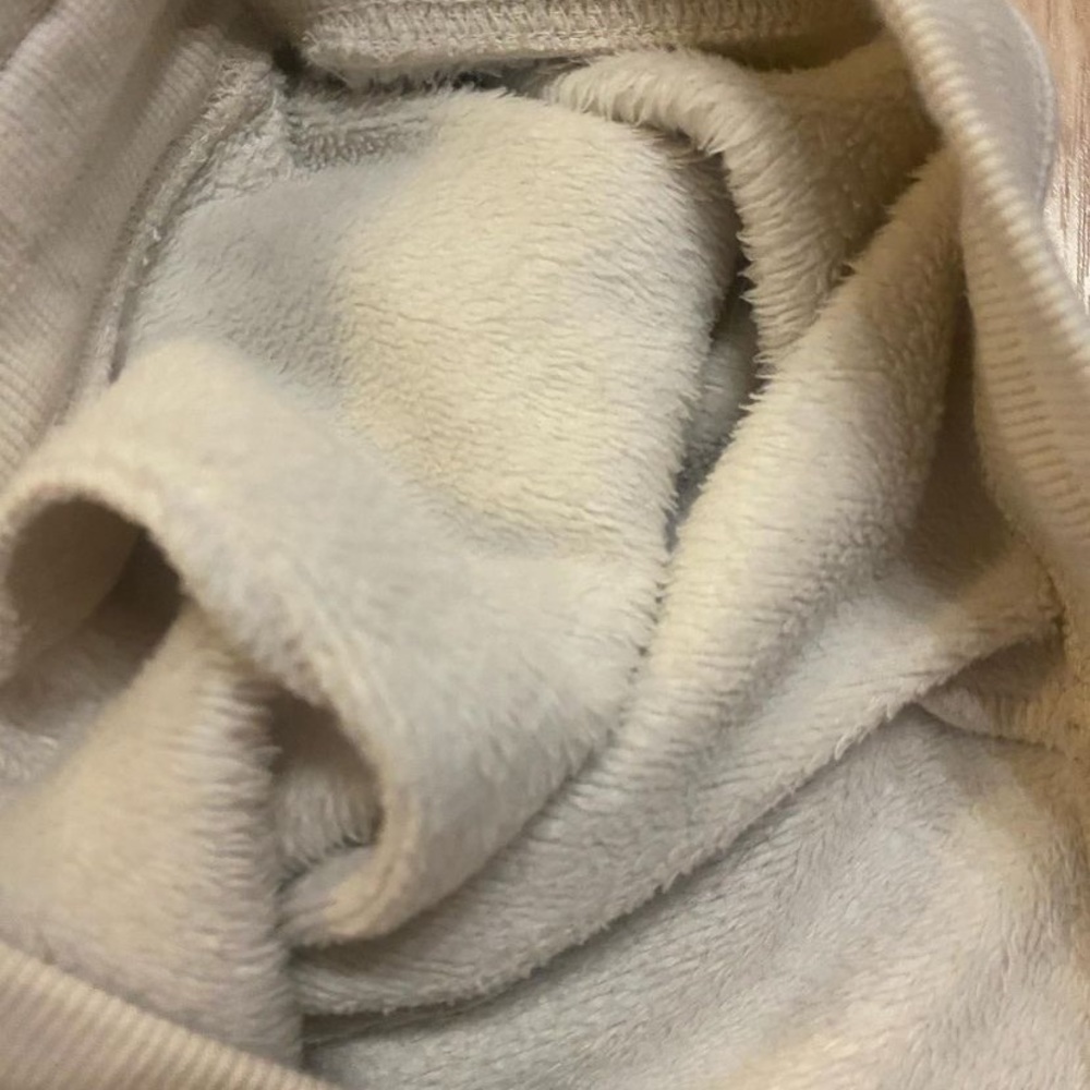 Cream coloured sweat pants with fuzzy inside